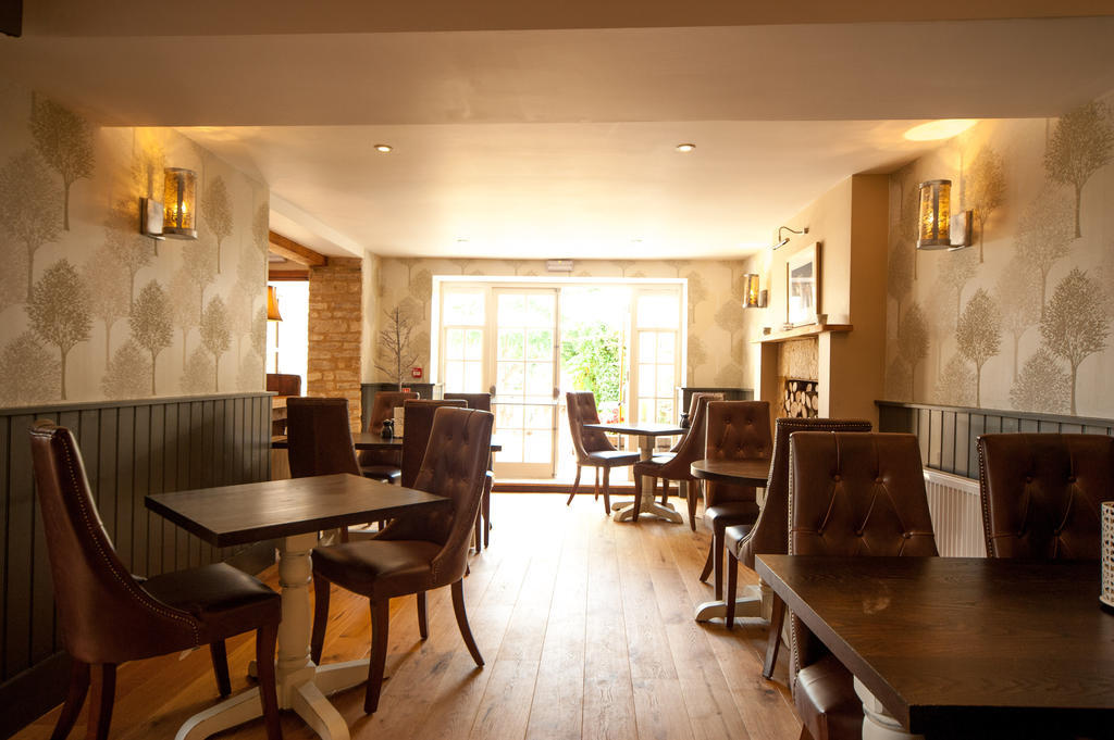 The Wychwood Inn Shipton under Wychwood ภายนอก รูปภาพ