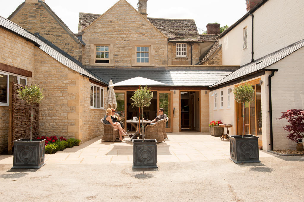 The Wychwood Inn Shipton under Wychwood ภายนอก รูปภาพ