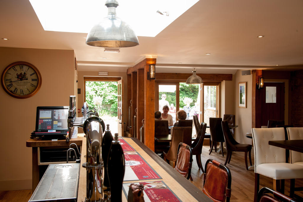 The Wychwood Inn Shipton under Wychwood ภายนอก รูปภาพ
