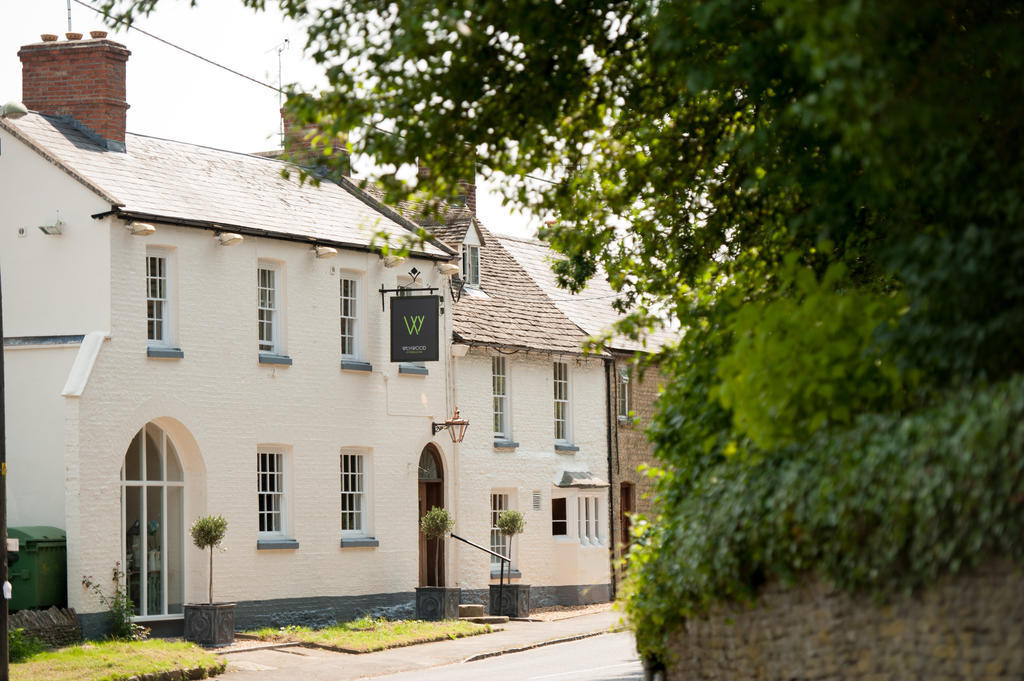 The Wychwood Inn Shipton under Wychwood ภายนอก รูปภาพ