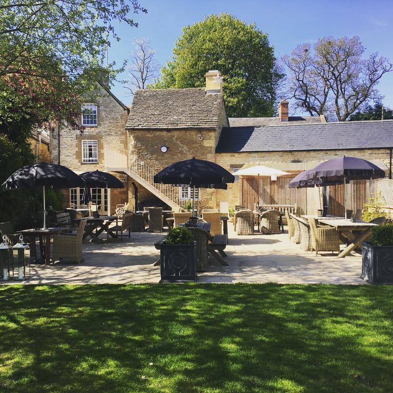 The Wychwood Inn Shipton under Wychwood ภายนอก รูปภาพ