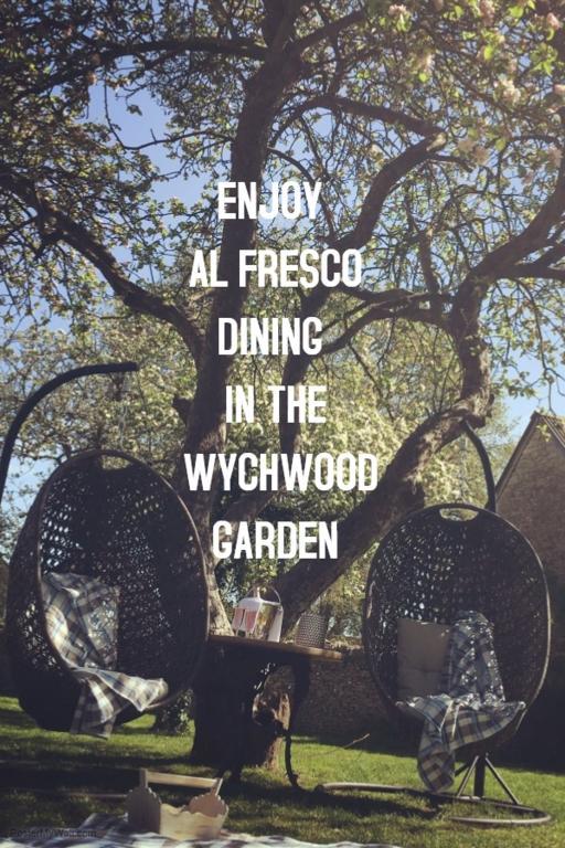 The Wychwood Inn Shipton under Wychwood ภายนอก รูปภาพ