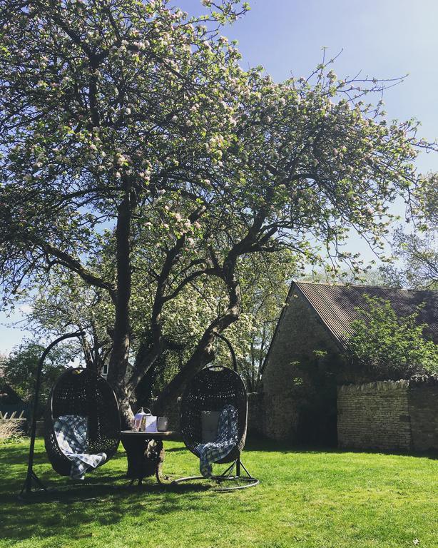 The Wychwood Inn Shipton under Wychwood ภายนอก รูปภาพ