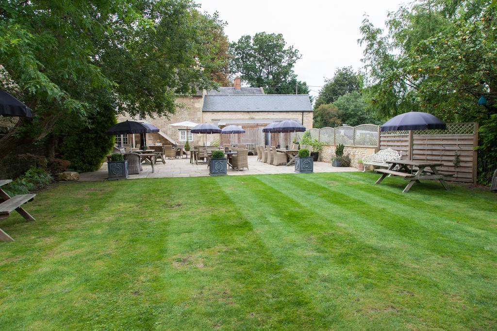 The Wychwood Inn Shipton under Wychwood ภายนอก รูปภาพ