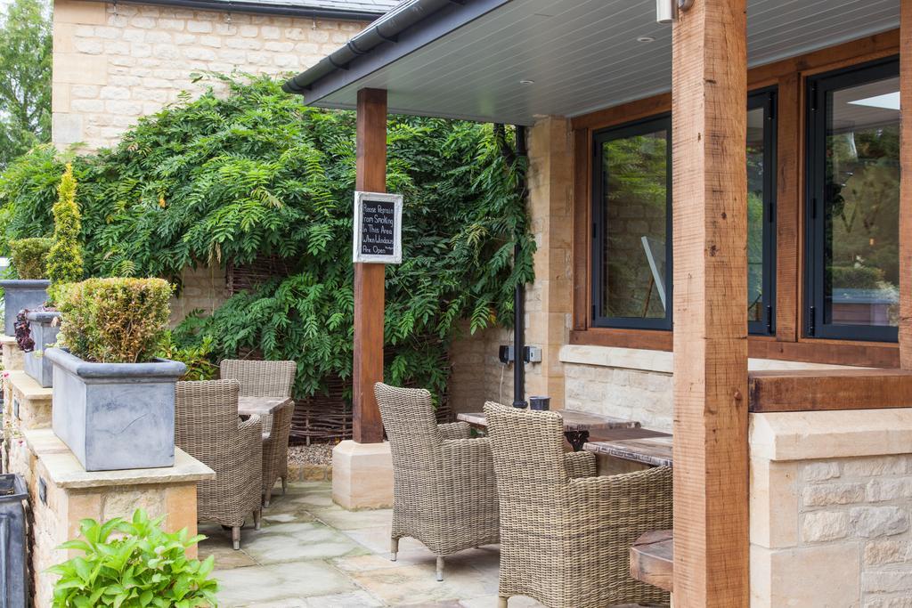 The Wychwood Inn Shipton under Wychwood ภายนอก รูปภาพ