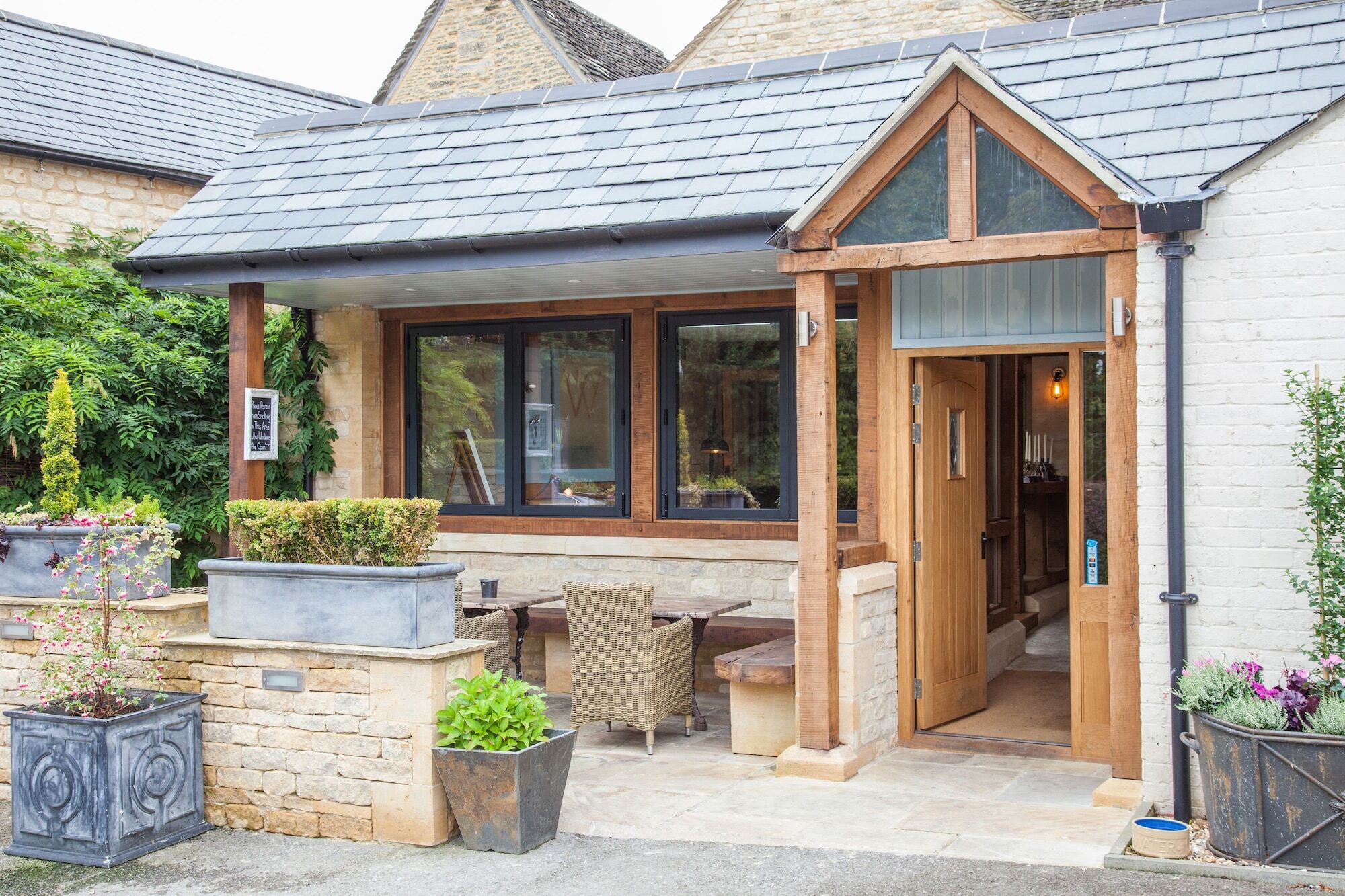 The Wychwood Inn Shipton under Wychwood ภายนอก รูปภาพ
