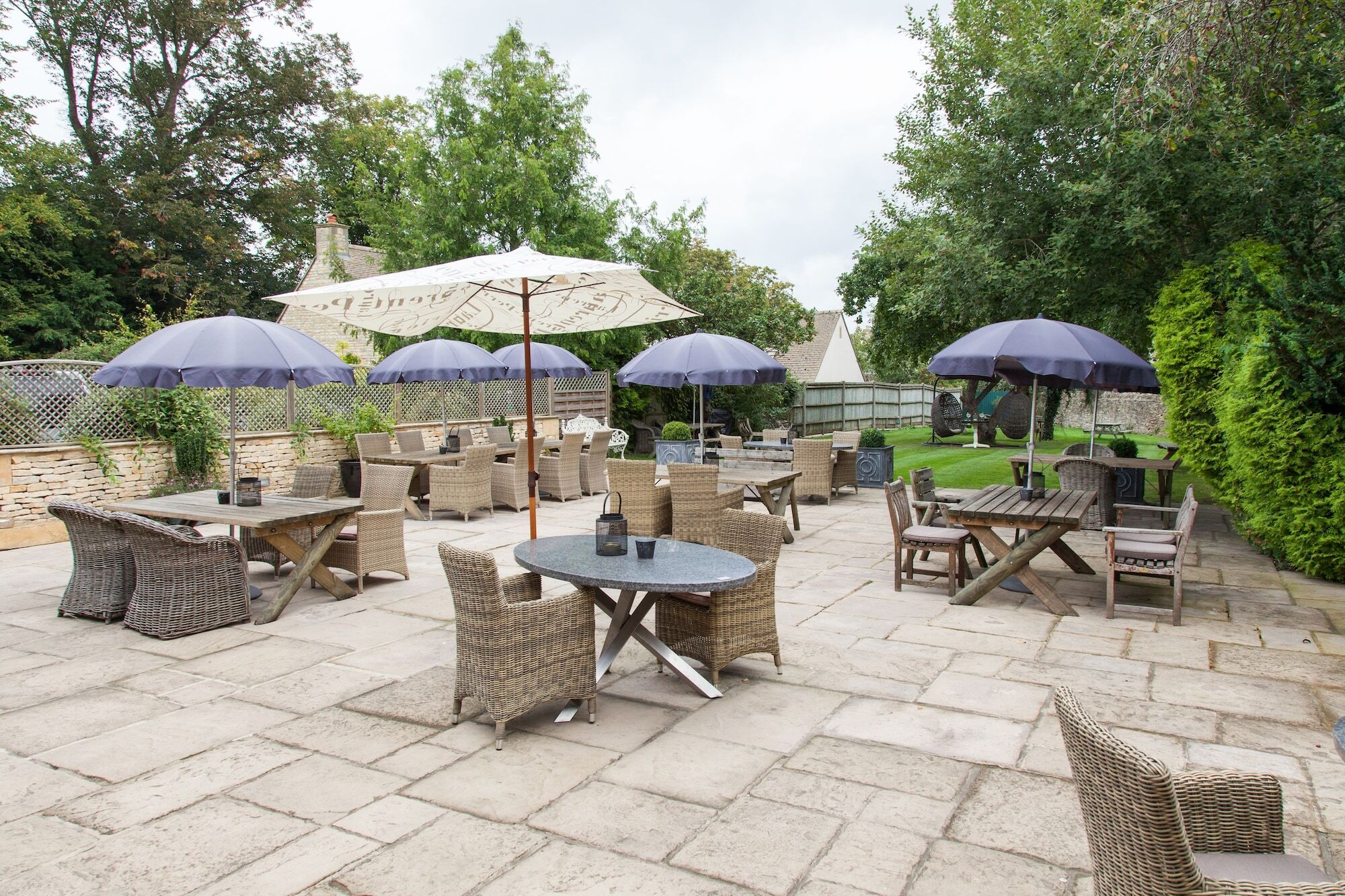 The Wychwood Inn Shipton under Wychwood ภายนอก รูปภาพ